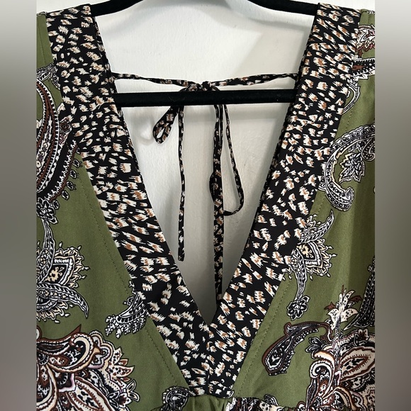 Entro Green Paisley & Animal Print Double V-Neck Short Sleeve Dress w/Tie Back - Picture 3 of 7